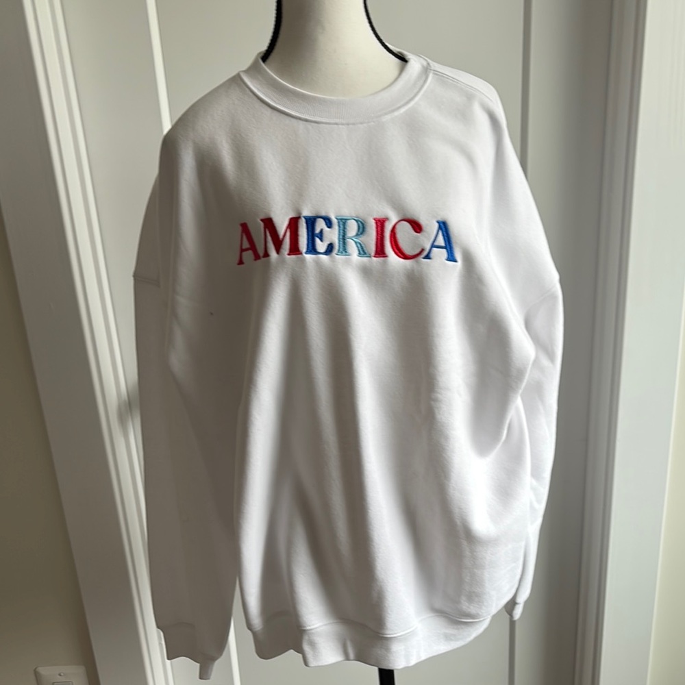 Patriotic - White Crewneck AMERICA Sweater